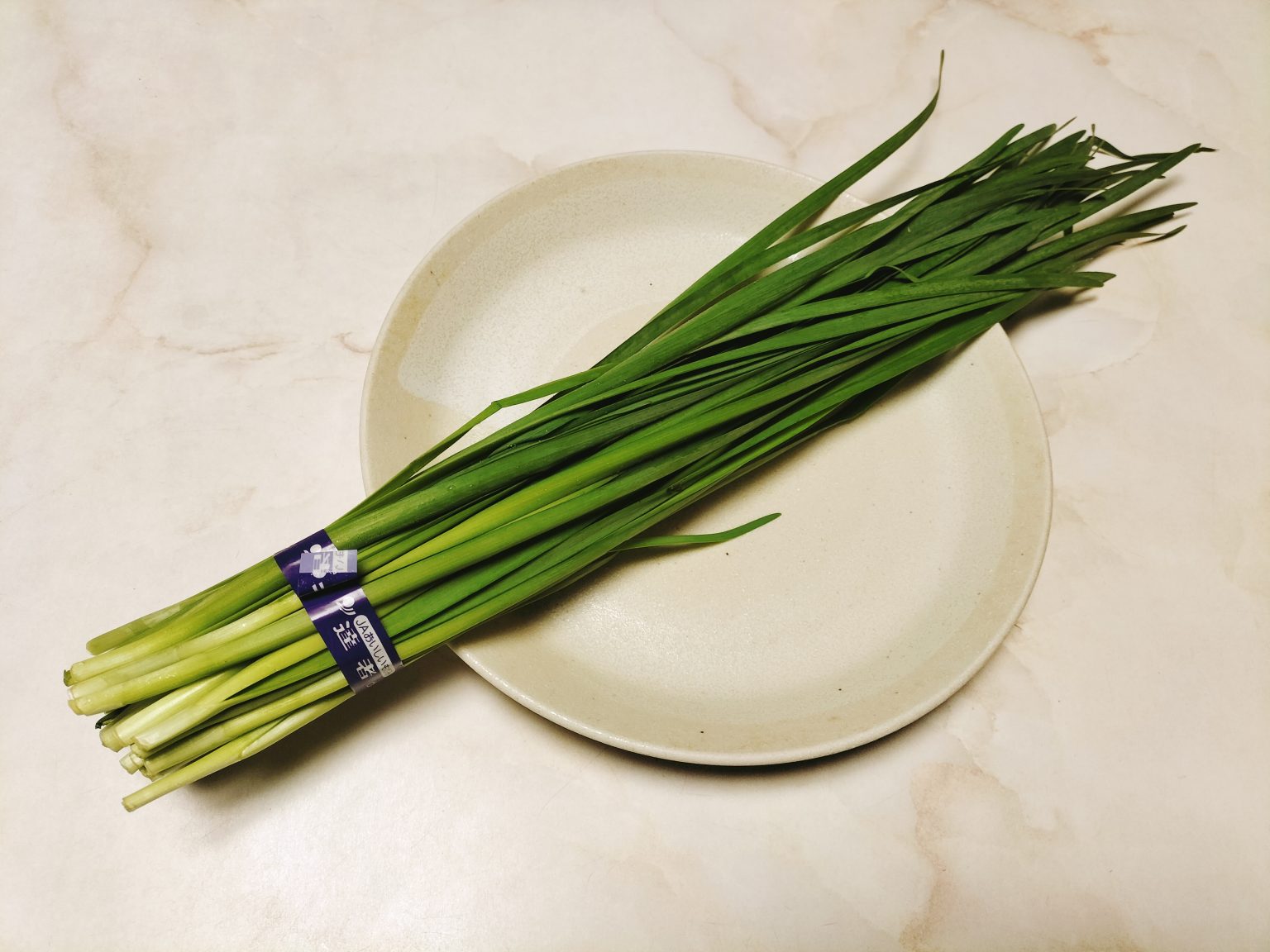 ニラの種類「葉ニラ・黄ニラ・花ニラ」の特徴と違いとは?種類別・栄養の違いも! | 暮らしを1から!